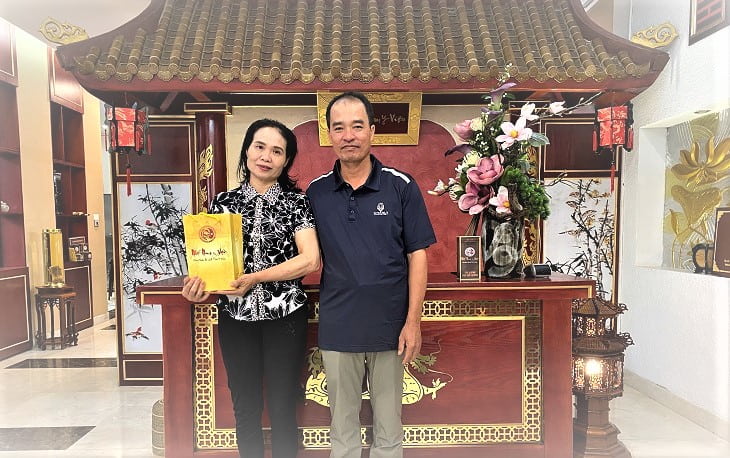 Sau lần nhập viện bất ngờ của bố, CEO Nguyễn Thị Phương Thảo đã quyết định tìm hiểu và mua tặng bố mẹ gói chăm sóc sức khỏe Nhất Nam Trường Thọ. 