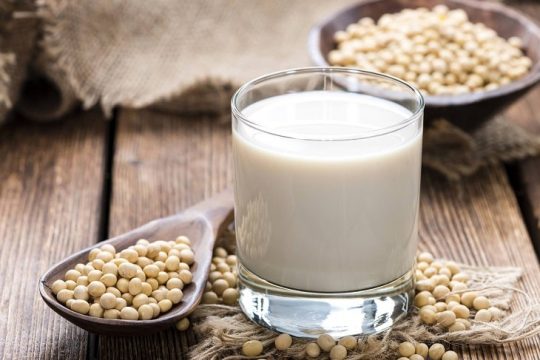 Cho đàn ông ăn gì để liệt dương? Đậu nành và sữa đậu nành