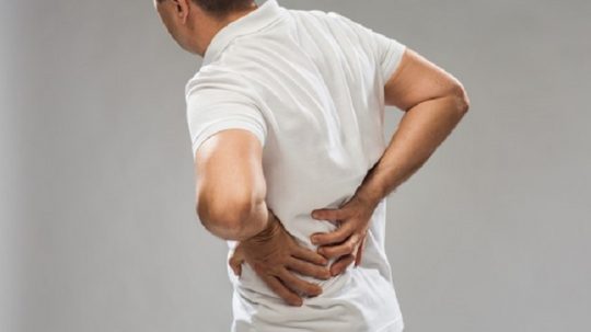 Thận yếu gây đau lưng là một biến chứng của bệnh lý suy thận