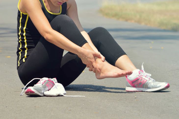 Những cơn đau do viêm khớp cổ chân có thể cản trở những hoạt động hàng ngày