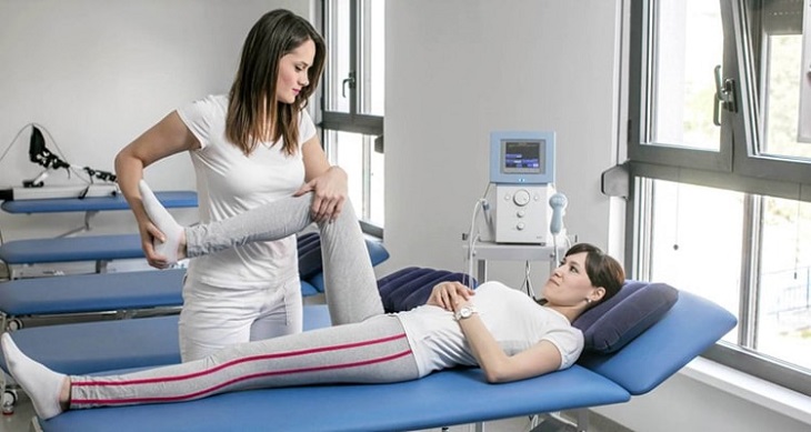 Khi bị đau khớp háng, bệnh nhân cũng nên thử áp dụng phương pháp vật lý trị liệu