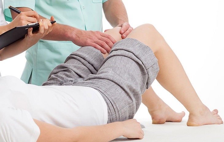 Xoa bóp vùng khớp gối đau mỏi là biện pháp trị liệu hiệu quả đau mỏi khớp gối ở người trẻ tuổi