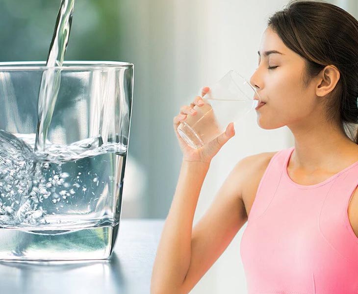 Uống đủ nước mỗi ngày để phòng ngừa bệnh