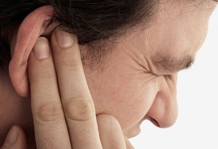 Viêm xương chũm gây nên những cơn đau nhói ở tai, sau gáy