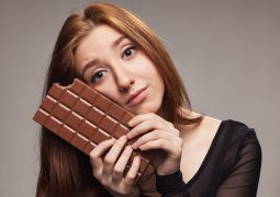 Ăn socola có mất ngủ không? Đây là một trong số những tác hại của socola đối với sức khỏe