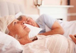 Khi tuổi càng cao tình trạng mất ngủ càng diễn ra thường xuyên