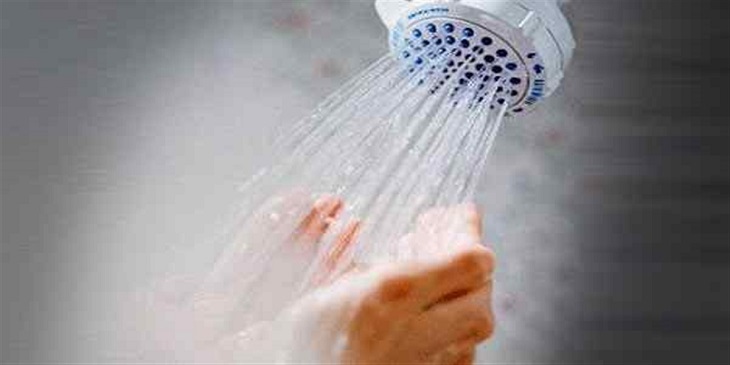 Người mắc bệnh da liễu cần chú ý về nhiệt độ nước khi tắm