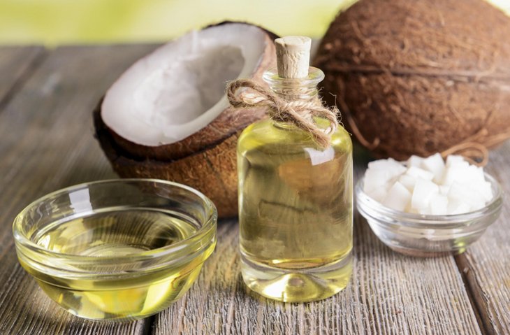 Lượng vitamin trong dầu dừa rất tốt cho việc điều trị bệnh á sừng