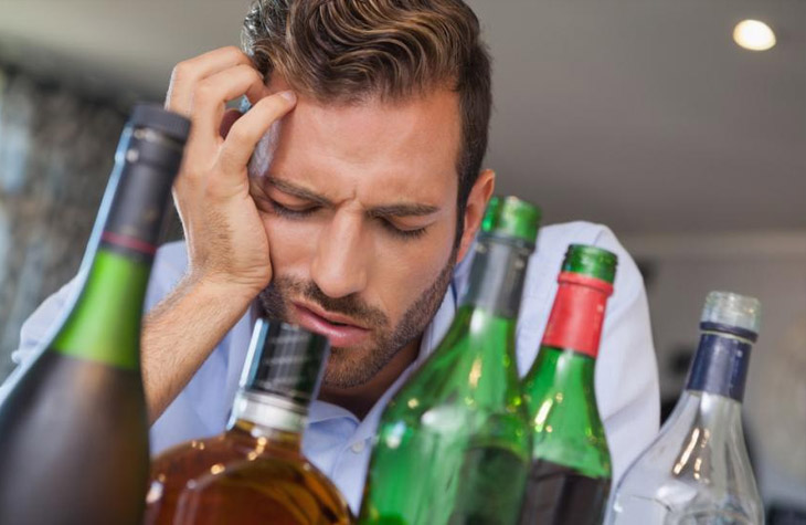 Cách trị đau đầu khi uống rượu bia không phải ai cũng biết