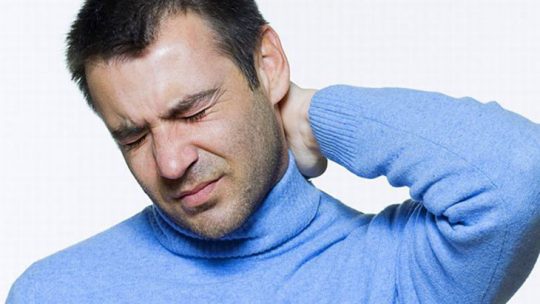 Đau đầu sau tai: Nguyên nhân và hướng điều trị