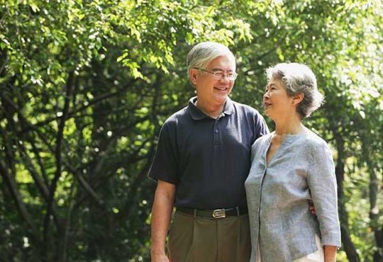 Ông Minh và vợ khỏe mạnh sau thời gian điều trị ho tại Nhất Nam Y Viện