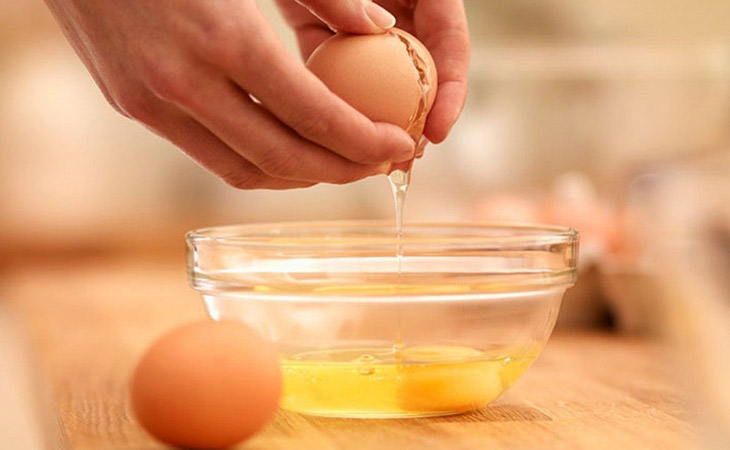 Dưỡng chất có trong lòng trắng trứng gà giúp dưỡng da và ngăn ngừa lão hoá hiệu quả