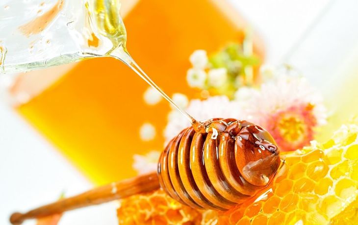 Mật ong giúp kháng khuẩn và chữa mụn hiệu quả