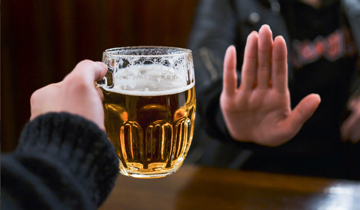 Bia rượu gây hại cho sức khỏe người bệnh