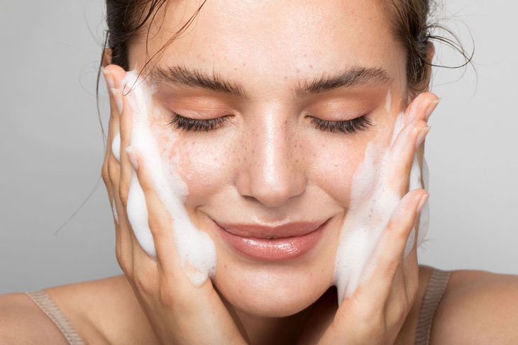 Làm sạch da mặt là cách ngừa mụn bọc hiệu quả