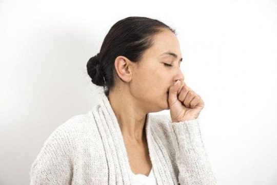 ho dai dẳng, viêm đau họng là triệu chứng nhiều người mắc sau nhiễm Covid-19
