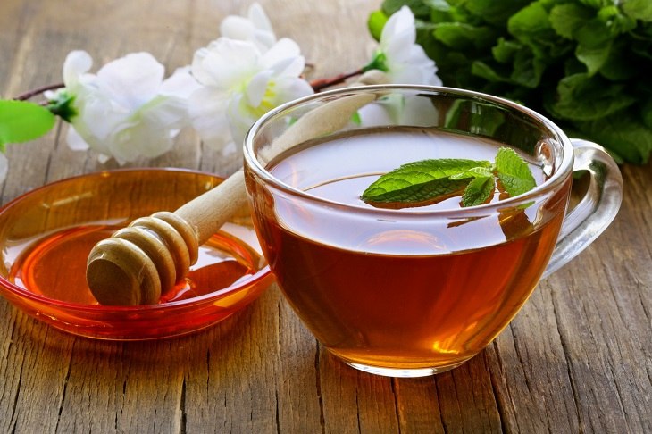Trị mụn thâm bằng mật ong và trà xanh còn góp phần ngăn ngừa lão hóa