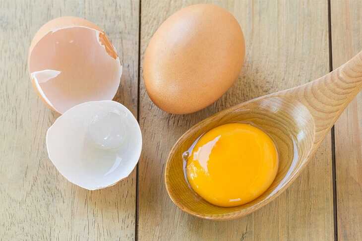 Trứng gà có công dụng loại bỏ mụn ẩn hiệu quả