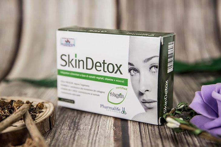 Người có làn da bị mụn ẩn được khuyên dùng thử viên uống Skin Detox
