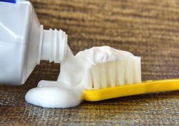TOP 5 Cách Trị Mụn Ẩn Bằng Kem Đánh Răng Tại Nhà Tốt Nhất
