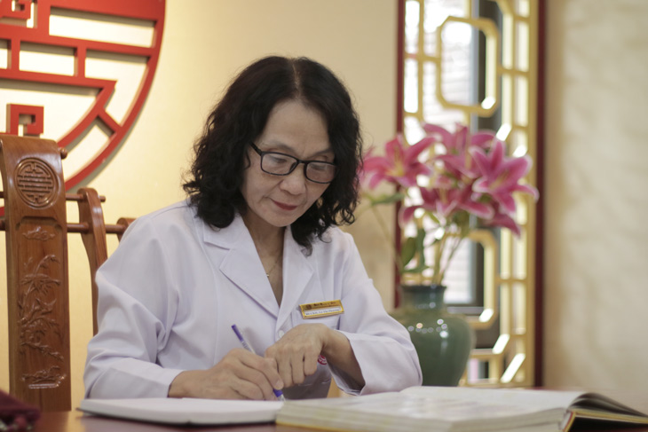 Bác sĩ Lê Phương đã thành công trong việc phục dựng bài thuốc cổ phương của Cung đình triều Nguyễn thành liệu trình trị mụn Nhất Nam Hoàn Nguyên Bì như hiện tại