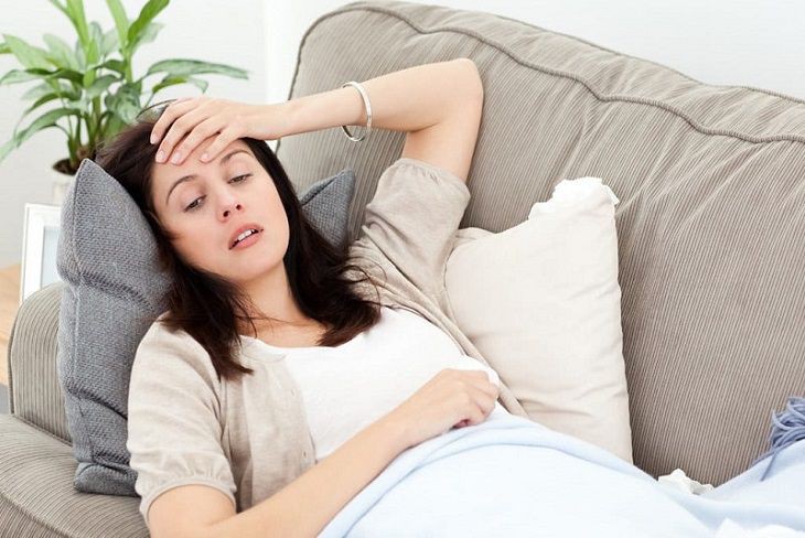 Nằm ngủ sai tư thế được xem là một trong những nguyên nhân gây đau đầu