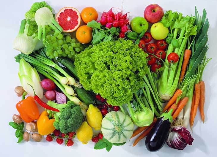 Bạn hãy ăn nhiều rau xanh, hoa quả để phòng ngừa bệnh, tăng cường sức đề kháng