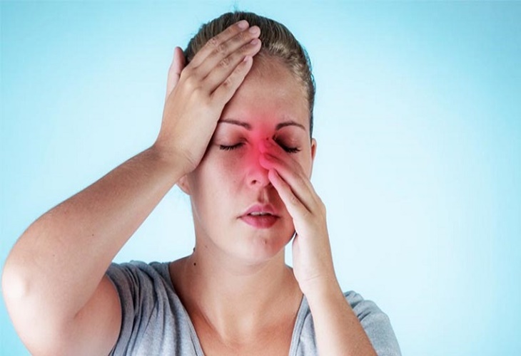 Viêm xoang trán là một trong những nguyên nhân gây ra đau đầu