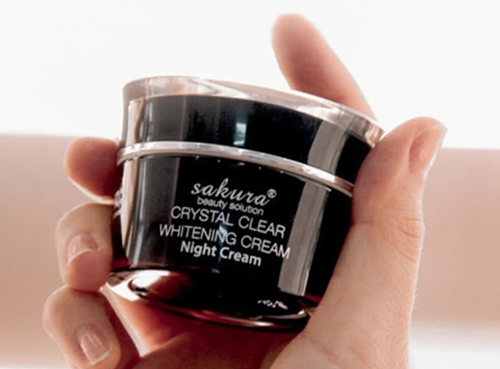 Sakura Clear Whitening Night Cream là một sản phẩm trị nám vào ban đêm