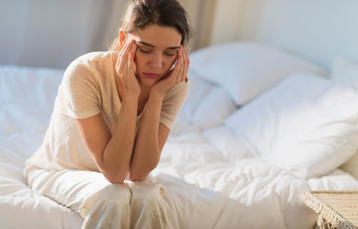 Căng thẳng là một trong những nguyên nhân dẫn đến đau đầu khi ngủ dậy 