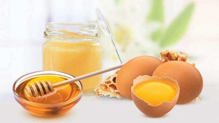 Có thể kết hợp lòng trắng trứng gà với mật ong để tăng hiệu quả loại bỏ nám