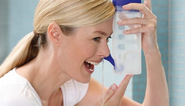 Cần vệ sinh mũi trước khi áp dụng biện pháp điều trị viêm xoang với cây vòi voi