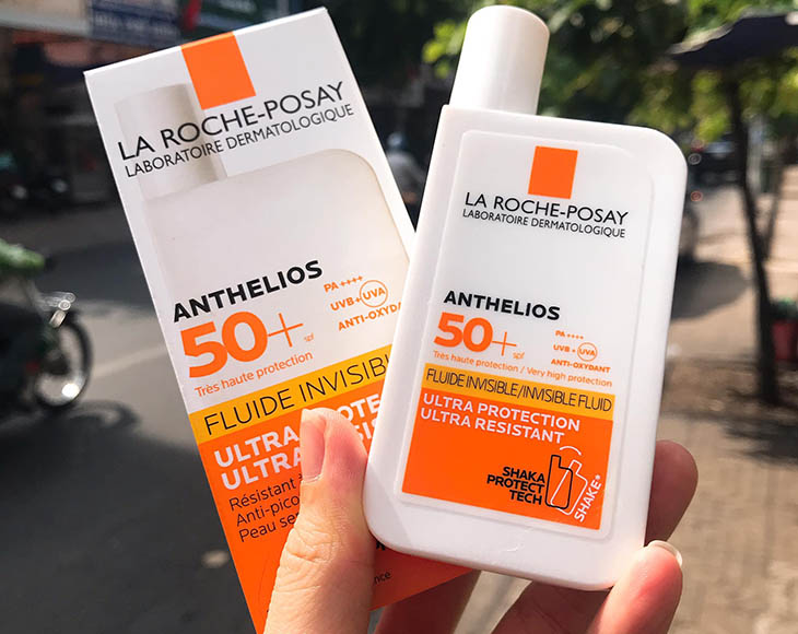 La Roche-Posay Anthelios Invisible Fluid SPF 50+ có phổ chống nắng rộng