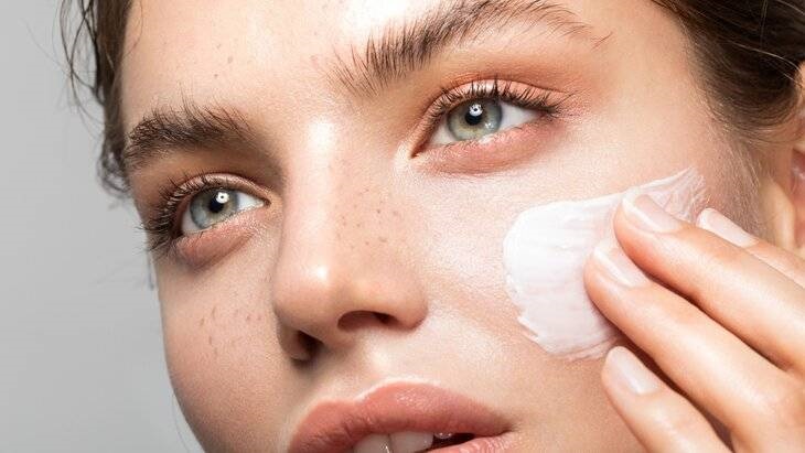 Nên sử dụng thêm kem trị nám da để sớm có được làn da như ý