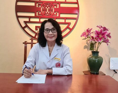 Chân dung bác sĩ Lê Phương - Bác sĩ hơn 40 năm kinh nghiệm trong lĩnh vực Y học cổ truyền