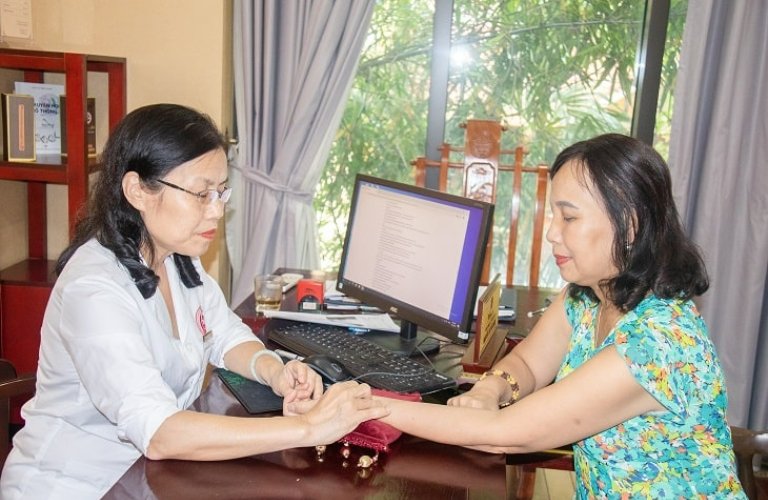 Cô Mai Hoa đến thăm khám bệnh dạ dày tại Nhất Nam Y Viện