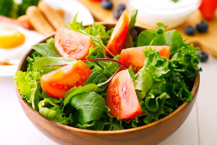 Người bệnh nên bổ sung nhiều rau xanh trong chế độ ăn hàng ngày