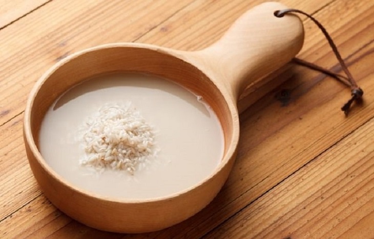 Nước vo gạo có chứa nhiều thành phần có lợi cho da