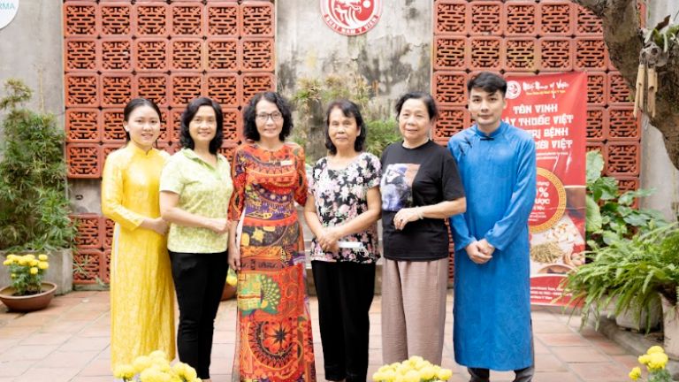 Bác sĩ Vân Anh có mặt tại hội thảo Đông Y diễn ra ở Hà Nội
