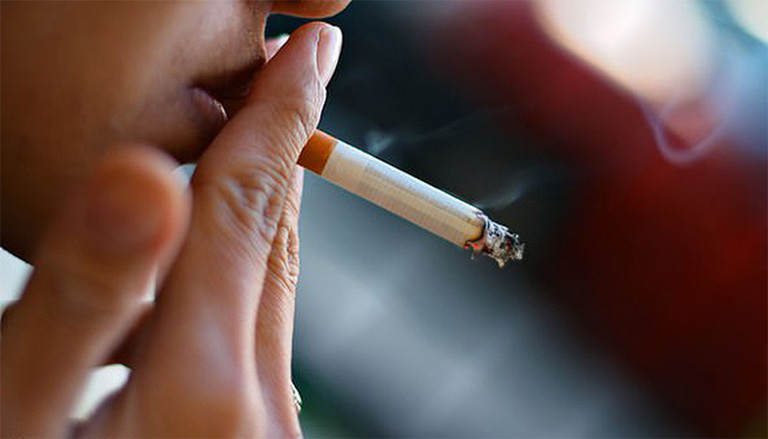 Hút thuốc lá có thể khiến nam giới đối mặt với chứng liệt dương