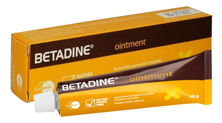 Betadine là thuốc trị viêm nang lông dạng bôi có nguồn gốc từ Anh