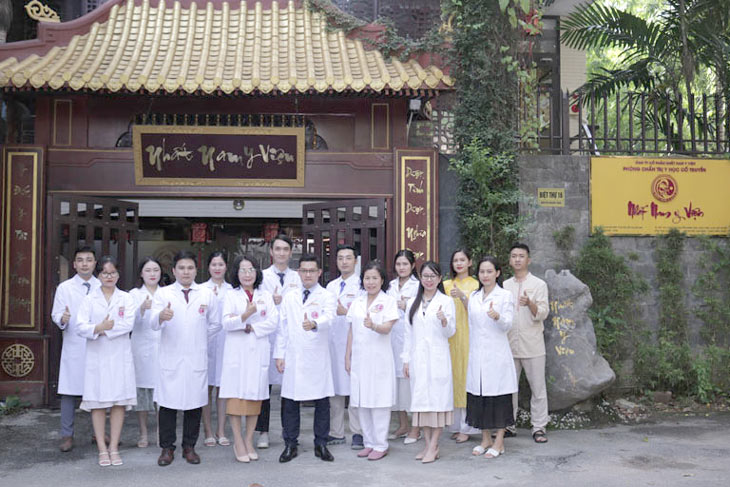 Trung tâm Da liễu Đông y Việt Nam tập trung đội ngũ y bác sĩ giàu kinh nghiệm trong khám chữa bệnh bằng YHCT