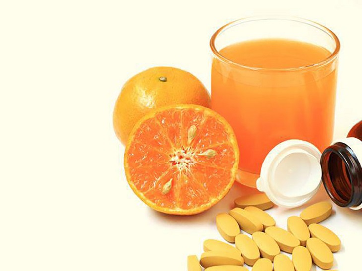 Thuốc bôi - thuốc uống chứa vitamin C đều có khả năng cải thiện sắc tố da