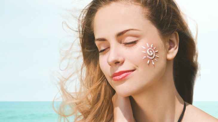 Ở các bước chăm sóc da vào ban ngày, bạn cần sử dụng kem chống nắng để bảo vệ da