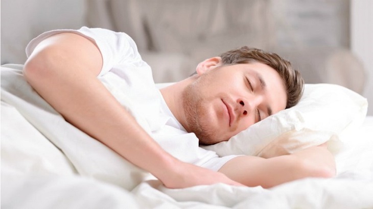 Nam giới cần ngủ đủ giấc, không thức khuya để chăm sóc da mặt tốt hơn