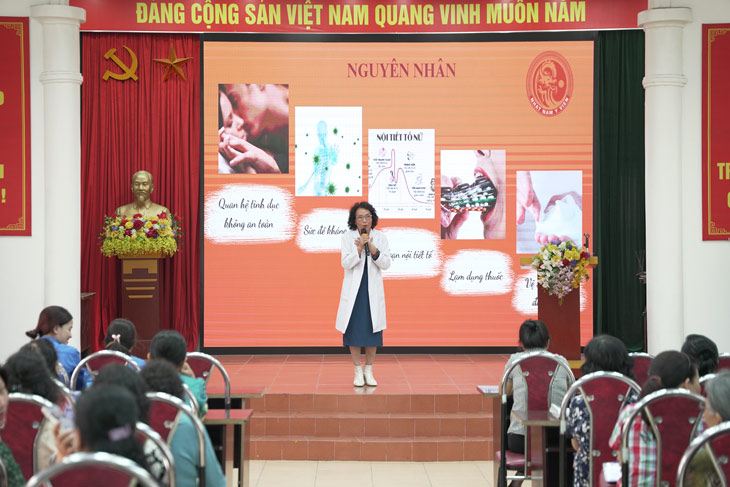 Bác sĩ Lê Phương là người chia sẻ chính tại buổi hội thảo 