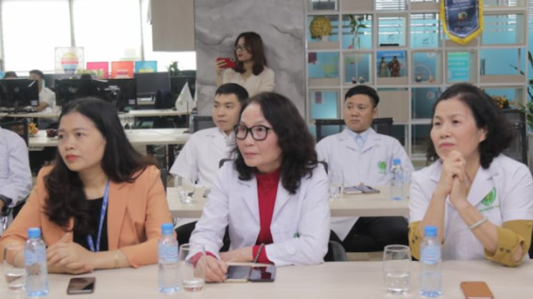 Bác sĩ Lê Phương tham gia hội thảo nghiên cứu bài thuốc