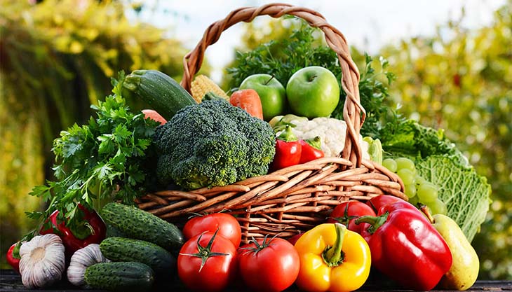 Ăn nhiều rau xanh, hoa quả giúp bạn có một làn da khỏe mạnh từ bên trong