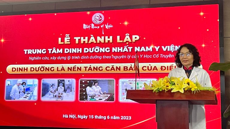 Bác sĩ Lê Phương phát biểu trong lễ thành lập Trung tâm dinh dưỡng Nhất Nam Y Viện