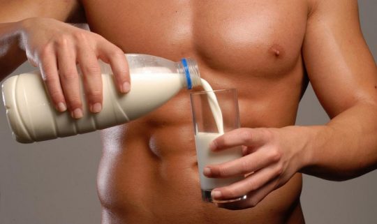 Nam Giới Uống Sữa Đậu Nành Có Tốt Không? Lưu Ý Khi Dùng